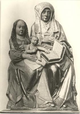 St. Leonarduskerk / beeld v. St. Anna, O.L. Vrouw en kind