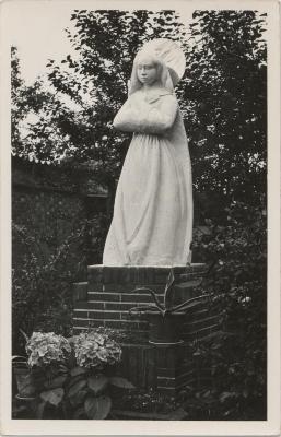Mariabeeld van J. Paulussen in kloostertuin H. Graf - Tramstr. Turnhout