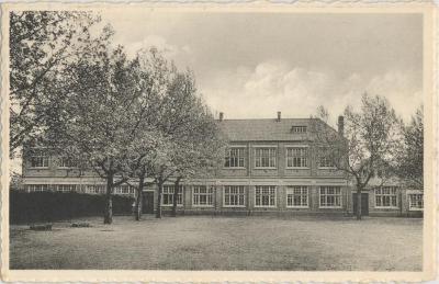 Turnhout School v. O.-L. Vrouw Middelares Bestuurd door E.E. Zrs. Kanunnikessen v. h. H. Graf.
