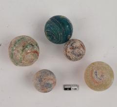 Glazen knikkers met gekleurde glasdraden