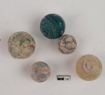 Glazen knikkers met gekleurde glasdraden