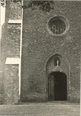St. Jan-Baptistkerk / ingangspoort
