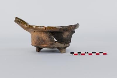 Steelpan in roodbakkend aardewerk 