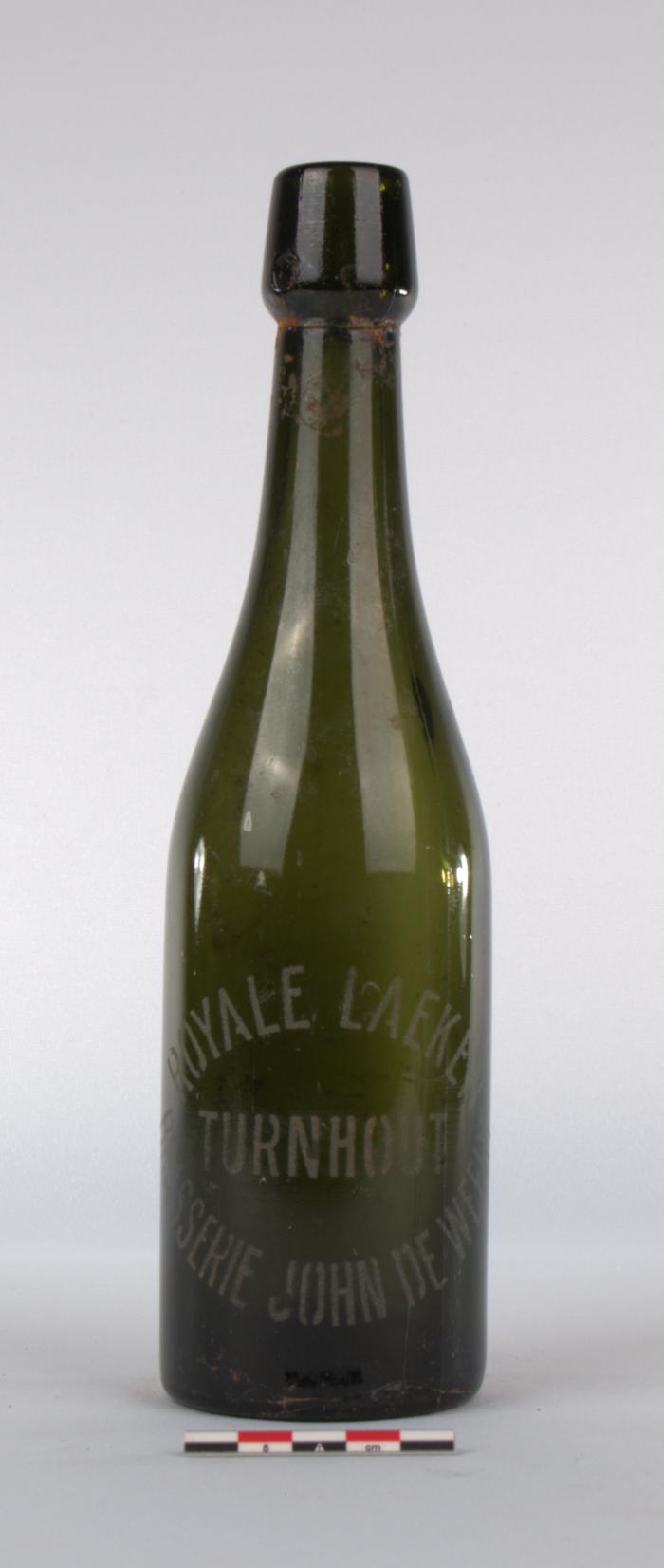 Bierfles 'ROYALE LAEKEN - TURNHOUT - BRASSERIE JOHN DE WEERT'