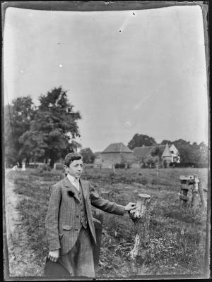 Onbekende man in een veld