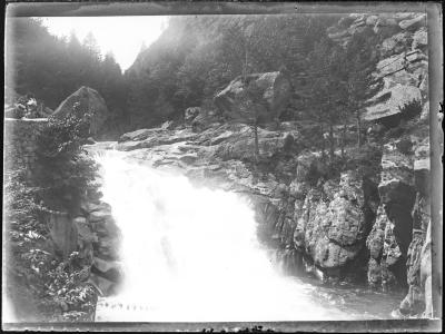 Vakantiefoto van een waterval / stroomversnelling