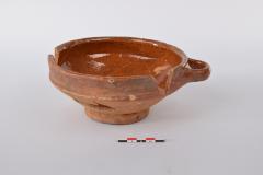 Papkom in roodbakkend aardewerk 