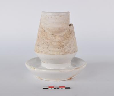 Luciferhouder (pyrogène) in industrieel witbakkend aardewerk