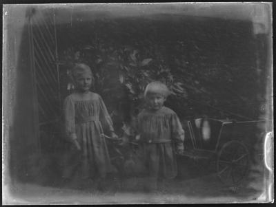 Portret van klein meisje en kleine jongen