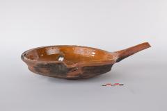 Bakpan in roodbakkend aardewerk