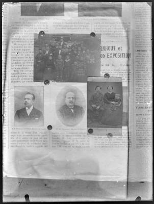 Krant waarop familiefoto's vastgemaakt zijn