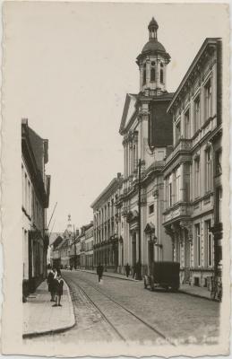 [Turnhout. - Herenthalsstraat en Collegie St. Joseph. Rue d'Herenthals et Collège St. Joseph.]