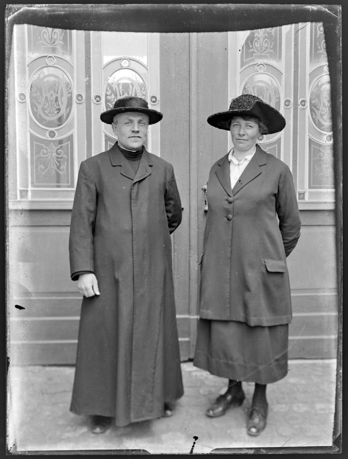 Geestelijke en een vrouw