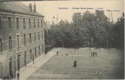 Turnhout. - Collège Saint-Joseph. - Cour.