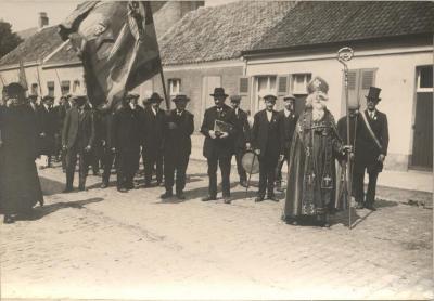 St. Jorisgilde van Nieuwmoer op gildenfeest te Essen (1927)