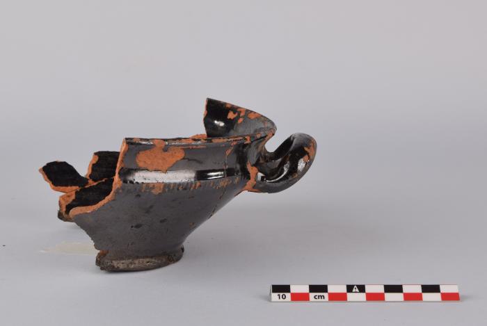 Kom in roodbakkend aardewerk