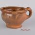 Bolle pot in roodbakkend aardewerk
