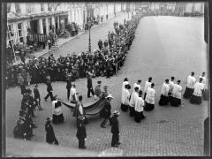 kardinaal Van Roey op de Grote Markt van Turnhout