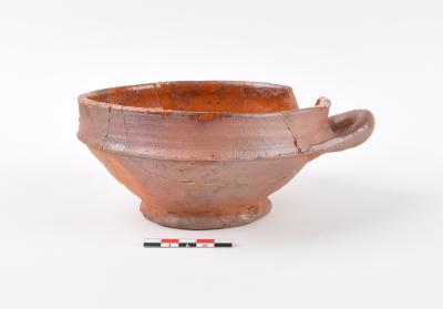 Papkom in roodbakkend aardewerk