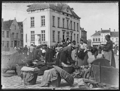Markttafereel voor het stadhuis van Turnhout