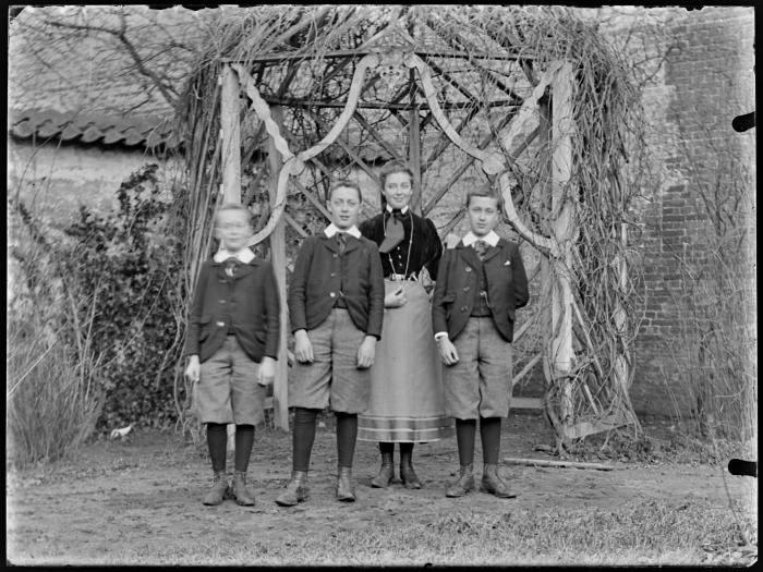 Drie jongens en een meisje