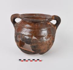 grape in roodbakkend aardewerk 