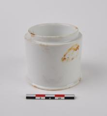 Zalfpot in Europees porselein