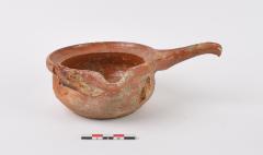 Steelpan in roodbakkend aardewerk