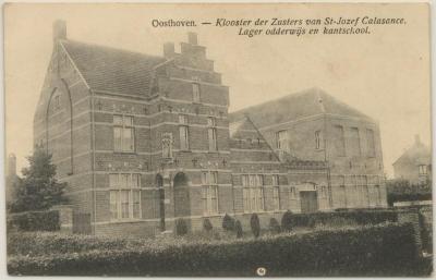 Oosthoven. Klooster der Zusters van St-Jozef Calasance. Lager odderwijs en kantschool.