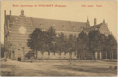 Ecole Apostolique de Turnhout (Belgique). Côté ouest. Cour.