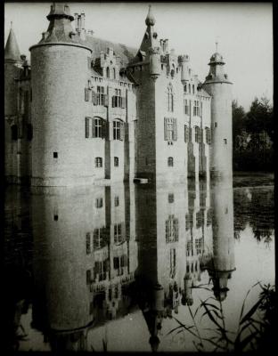 kasteel met vijver