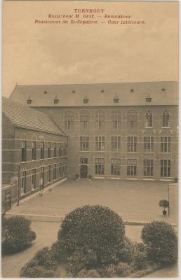 Turnhout Kostschool H. Graf, - Binnenkoer. Pensionnat du St-Sépulcre. - Cour intérieure.