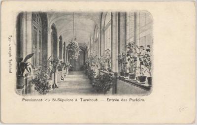Pensionnat du Saint-Sépulcre à Turnhout. - Entrée des Parloirs.